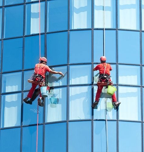 Мытье фасадов промальпинистами в Сарове